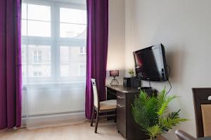 Televízia a/alebo spoločenská miestnosť v ubytovaní Amber Apartments + 37 fotografií