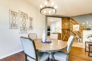 Photo de la galerie de l'établissement Swim-Up Bar and Putting Green Goodyear Getaway!, à Goodyear