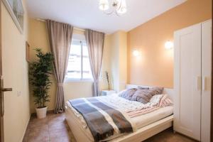 Cama ou camas em um quarto em Apartamento Benimar III