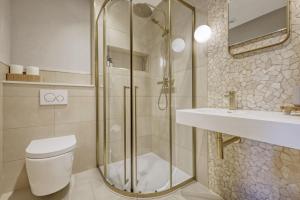 Koupelna v ubytování Fun luxury stay, city walkable, Garden, Parking - Oakview + 20 fotografií