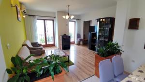 TV a/nebo společenská místnost v ubytování Apartman Peršić
