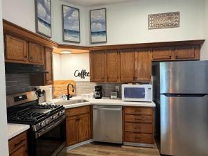 Η κουζίνα ή μικρή κουζίνα στο Texas Gulf Coast 3BR 1BA