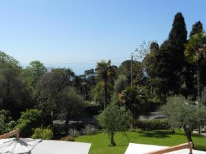 a view of the garden from the house at Albergo Blueline in Tellaro