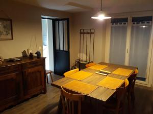 a dining room table with yellow napkins on it at La maison d'à côté in Montigny-sur-Loing
