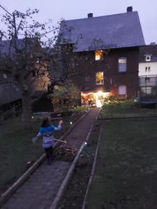 a little girl walking down a sidewalk in front of a house at Apartment Fabiola Hamberg strasse 34 in Siegen in Niederdorla