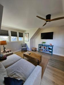 a living room with a couch and a flat screen tv at Charming 1 BR Carriage House in Marietta