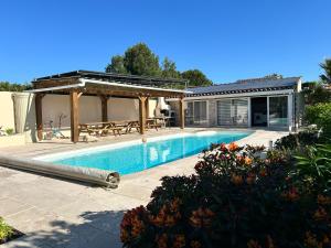 Swimmingpoolen hos eller tæt på Grande Maison 23 Pers Sauna Spa Piscine Pétanque