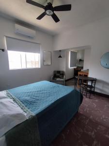 Una cama o camas en una habitación de DGM Lofts MTY MN 960 F centro cerca de todo