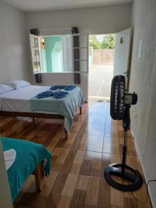 a room with two beds and a camera on a tripod at Suites Vitasha - Ubatumirim in Ubatuba +4 photos