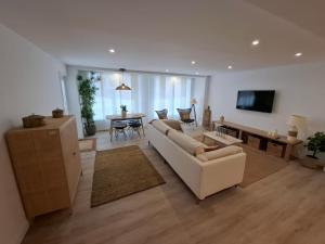 a living room with a couch and a table at Apto Espectacular Plaza España in Ferrol