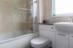 Vannituba majutusasutuses Place of Peace