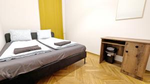 Postel nebo postele na pokoji v ubytování Spacious Rooms - 15 Min from Airport & City Center, 5 Min from Vienna Main-Bus Station EZ7