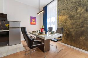 Kuchyň nebo kuchyňský kout v ubytování Podniebny Apartament