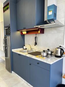 Η κουζίνα ή μικρή κουζίνα στο Central Amman Stunning Views Apt