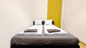 Postel nebo postele na pokoji v ubytování Spacious Rooms - 15 Min from Airport & City Center, 5 Min from Vienna Main-Bus Station EZ7