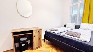 Postel nebo postele na pokoji v ubytování Spacious Rooms - 15 Min from Airport & City Center, 5 Min from Vienna Main-Bus Station EZ7