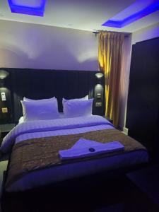 Postel nebo postele na pokoji v ubytování Preserve Hotel Ilupeju