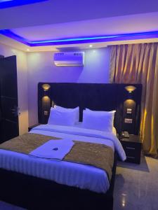 Postel nebo postele na pokoji v ubytování Preserve Hotel Ilupeju