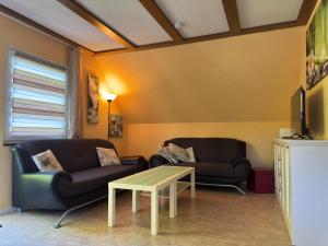 Ein Sitzbereich in der Unterkunft Apartment in Kellerwald near Edersee Lake