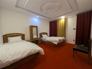 Katil atau katil-katil dalam bilik di ReeChan Resort Skardu