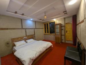 Katil atau katil-katil dalam bilik di ReeChan Resort Skardu
