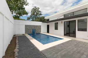 Bazén v ubytování Casa Aurora With Private Patio & Pool nebo v jeho okolí