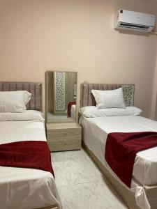 Postel nebo postele na pokoji v ubytování Halfmoon House