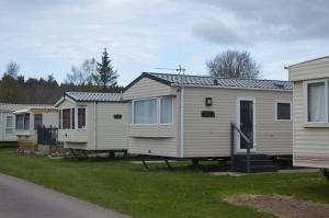 a row of mobile homes parked in a yard at B5 at The Old Mill Holiday Park in Dyke