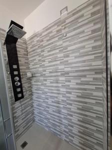A bathroom at A Casa di Anna - Locazione Turistica - Még 37 kép