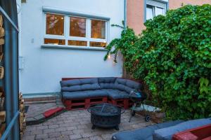 a couch sitting in front of a building at Grill & Chill-Kressbronn Deluxe in Kressbronn am Bodensee