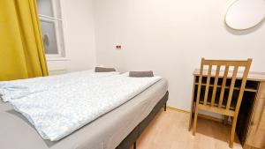 Postel nebo postele na pokoji v ubytování Spacious Rooms - 15 Min from Airport & City Center, 5 Min from Vienna Main-Bus Station EZ8