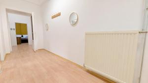 Fotografie z fotogalerie ubytování Spacious Rooms - 15 Min from Airport & City Center, 5 Min from Vienna Main-Bus Station EZ8 ve Vídni