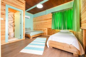 A bed or beds in a room at Izgen Bungalows