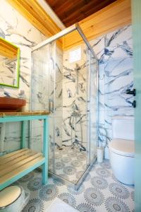 A bathroom at Izgen Bungalows