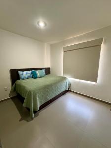 a bedroom with a bed and a window in it at Depa de 3 Recamaras en CERRITOS a 2 cuadras de PLAYA ! - 303 V - in Cedro