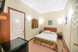 Postel nebo postele na pokoji v ubytování Hotel Sahara Inn