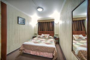 Postel nebo postele na pokoji v ubytování Hotel Sahara Inn