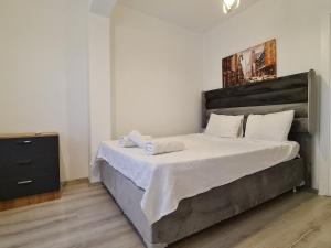 Ein Bett oder Betten in einem Zimmer der Unterkunft Casa Rosa Luxury Villa w heated Pool