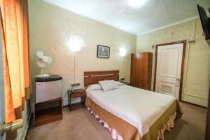 Postel nebo postele na pokoji v ubytování Hotel Sahara Inn