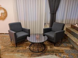 Ein Sitzbereich in der Unterkunft Casa Rosa Luxury Villa w heated Pool