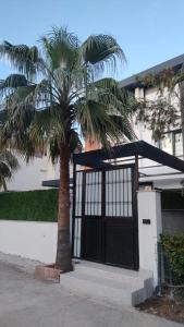 Das Gebäude in dem sich die Villa befindet