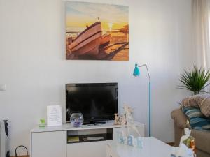 Televízia a/alebo spoločenská miestnosť v ubytovaní Apartment in Rincon near Sandy Beach
