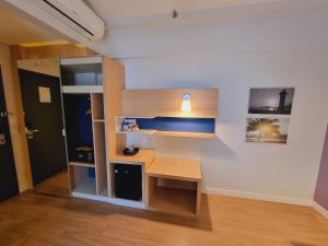 Stay Inn Santos Sua acomodação com cara de Hotel的厨房或小厨房