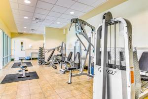 Fitness centrum a/nebo fitness zařízení v ubytování Crystal Tower 2006