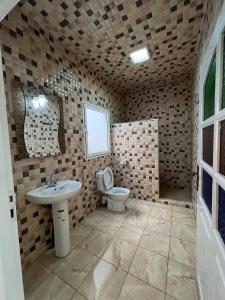 a bathroom with a toilet and a sink at luxe appartement Nour D'asilah 1 WiFi 5G in Asilah
