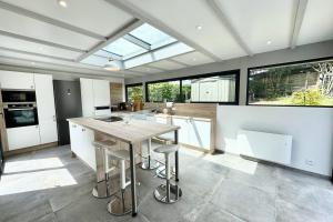 Kuchyň nebo kuchyňský kout v ubytování Longère de charme - Tout confort - 2min des plages + 37 fotografií