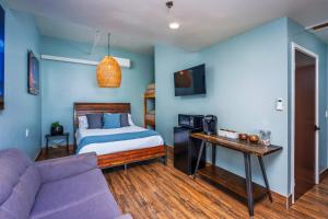 Nomads Hotel客房内的一张或多张床位