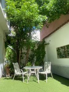 Κήπος έξω από το Trip'n'Hostel Chill Zone