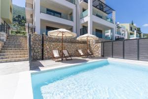 Hồ bơi trong/gần Solmare Apartments