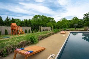 Piscina de la sau aproape de Sleeps 20 Sport Court Pool Hot Tub Playground